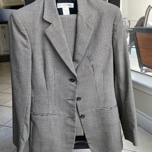 Banana Republic, size 2, black and tan check pant suit, excellent condition